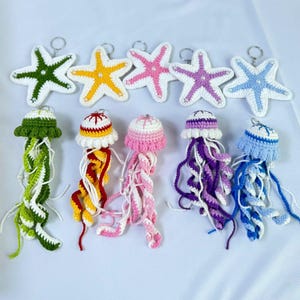 Chaveiro de crochê feito à mão com água-viva e estrela-do-mar, água-viva de crochê, pingente de bolsa, chaveiro fofo para mochila, chaveiro de estrela-do-mar, presente fofo