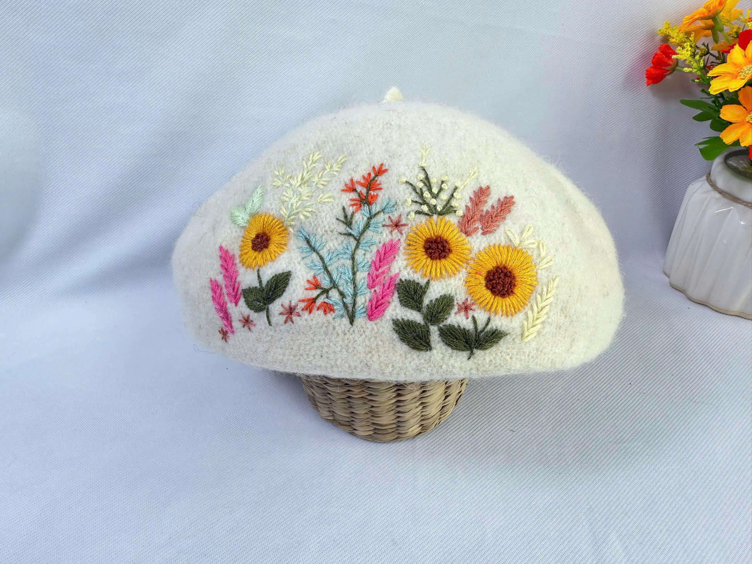 花刺繍フレンチベレー帽、手刺繍ベレー帽レディース、花付き冬用ベレー