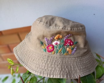 手刺繍のワイルドフラワーバケットハット、ヴィンテージ風の夏用