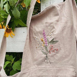 Floral Embroidered Apron For Women, Personalized Hand-Embroidered Apron, Linen Cotton Apron, Flower Embroidery Linen Apron, Custom Apron zdjęcie 8