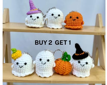 Fantasmino di Halloween all'uncinetto, acquista 2 e ricevi 1, portachiavi a forma di fantasma all'uncinetto, portachiavi a forma di strega, zucca all'uncinetto, regalo di Halloween, regalo carino, portachiavi divertente.