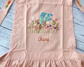 Personalized Hand Embroidered Apron Women, Floral Garden Embroidered Apron, Linen Apron, Gardening Apron, Kitchen Apron, Daisy Apron