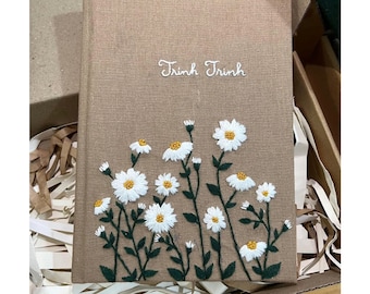 Cuaderno vintage hecho a mano personalizado, cuaderno bordado a mano, diario personalizado, cuaderno Daisy, tapa dura de tela, cuaderno personalizado