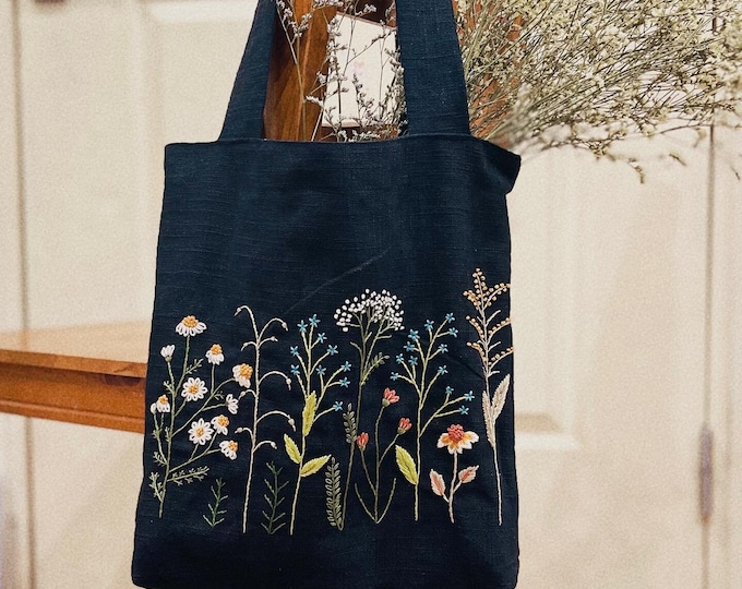 Floral Garden Embroidered  Linen Tote Bag With Zipper And Pocket, Wild Flower Tote Bag, Hand Embroidered Tote, Personalised Bag,Shopping Bag