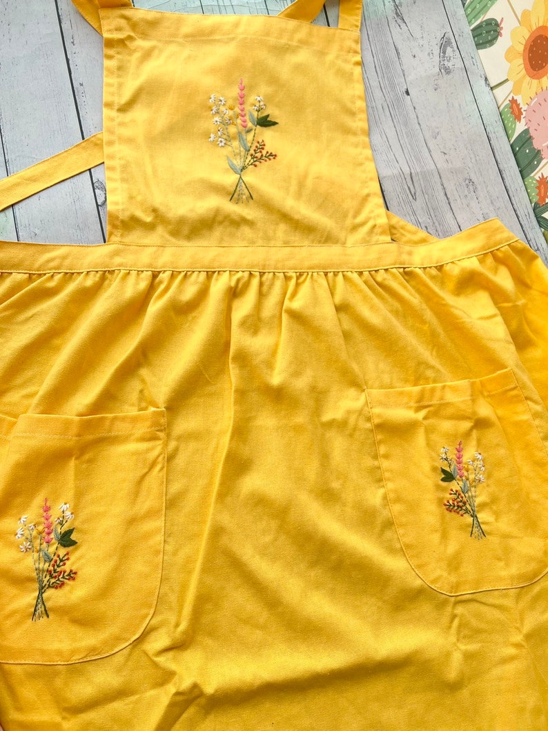 Floral Embroidered Apron For Women, Personalized Hand-Embroidered Apron, Linen Cotton Apron, Flower Embroidery Linen Apron, Custom Apron zdjęcie 2