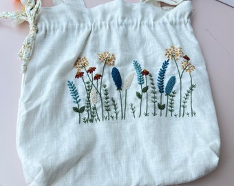 Drawstring Flower Garden Embroidered Linen Tote Bag, Shoulder Bag, Daisy Tote Bag, Hand Embroidered Tote, Personalised Bag, Shopping Bag