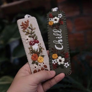 Vintage Hand Embroidered Custom Bookmark,  Flower Hand Embroidered Bookmark, Personalized Book Mark, Daisy Handmade Bookmark, Linen Bookmark