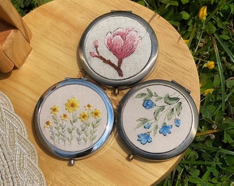 Wild flower Embroidered Compact Mirror Comes With a Drawstring Bag, Roses Pocket Mirror, Daisy Mirror, Makeup Mirror, Bridesmaid Mirrors.