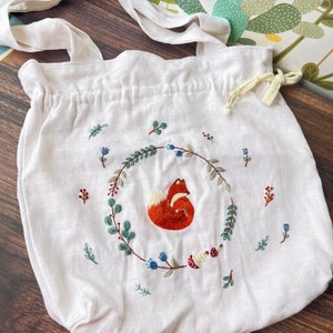 Fuchs mit Blumen bestickte Leinen-Einkaufstasche, Schultertasche, Daisy Tote Bag, handbestickte Tasche, personalisierte Tasche, Kordelzug-Einkaufstasche.
