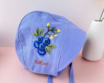 Personalized Hand Embroidered Linen Baby Bonnet With Blueberry, Custom Name Linen Bonnet, Baby Sunbonnet White, Neutral Baby Gift