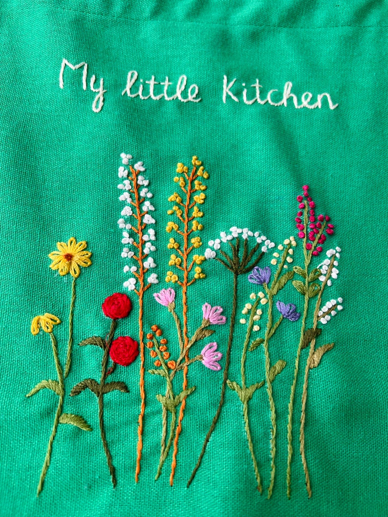 Personalized Hand Embroidered Apron Women, Flower Garden Embroidered Apron, Linen Apron, Gardening Apron, Kitchen Apron, Daisy Apron zdjęcie 10