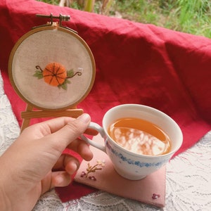 Hand Embroidered Floral Coaster, Linen Coasters Set, Embroidered Mug Coaster, Custom Coaster, Boho Home Decor, Tea Coaster, Home Decoration zdjęcie 8