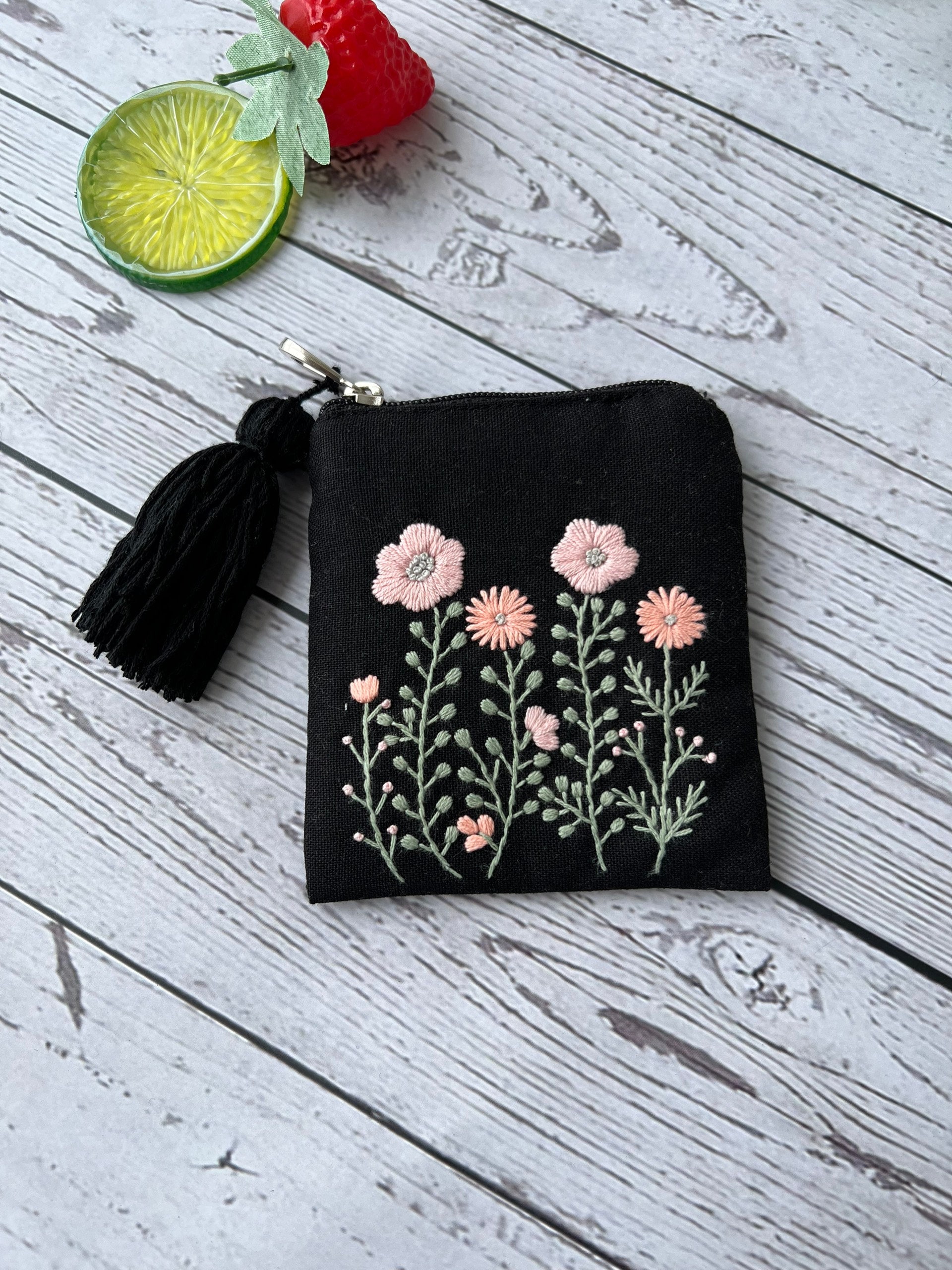 Black clutch with embroidered flowers - Etsy 日本
