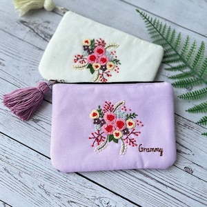 Bolsa de flores bordada a mano personalizada, billetera de lino con rosas, bolsa de maquillaje hecha a mano, regalo de dama de honor, monedero de lino, bolsa con bordado de rosas