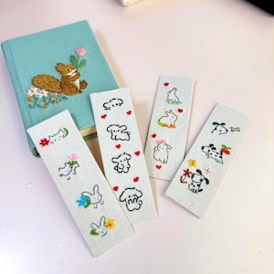Hand Embroidered Custom Bookmark,  Cute Animal Hand Embroidered Bookmark, Personalized Book Mark, Daisy Handmade Bookmark, Linen Bookmark