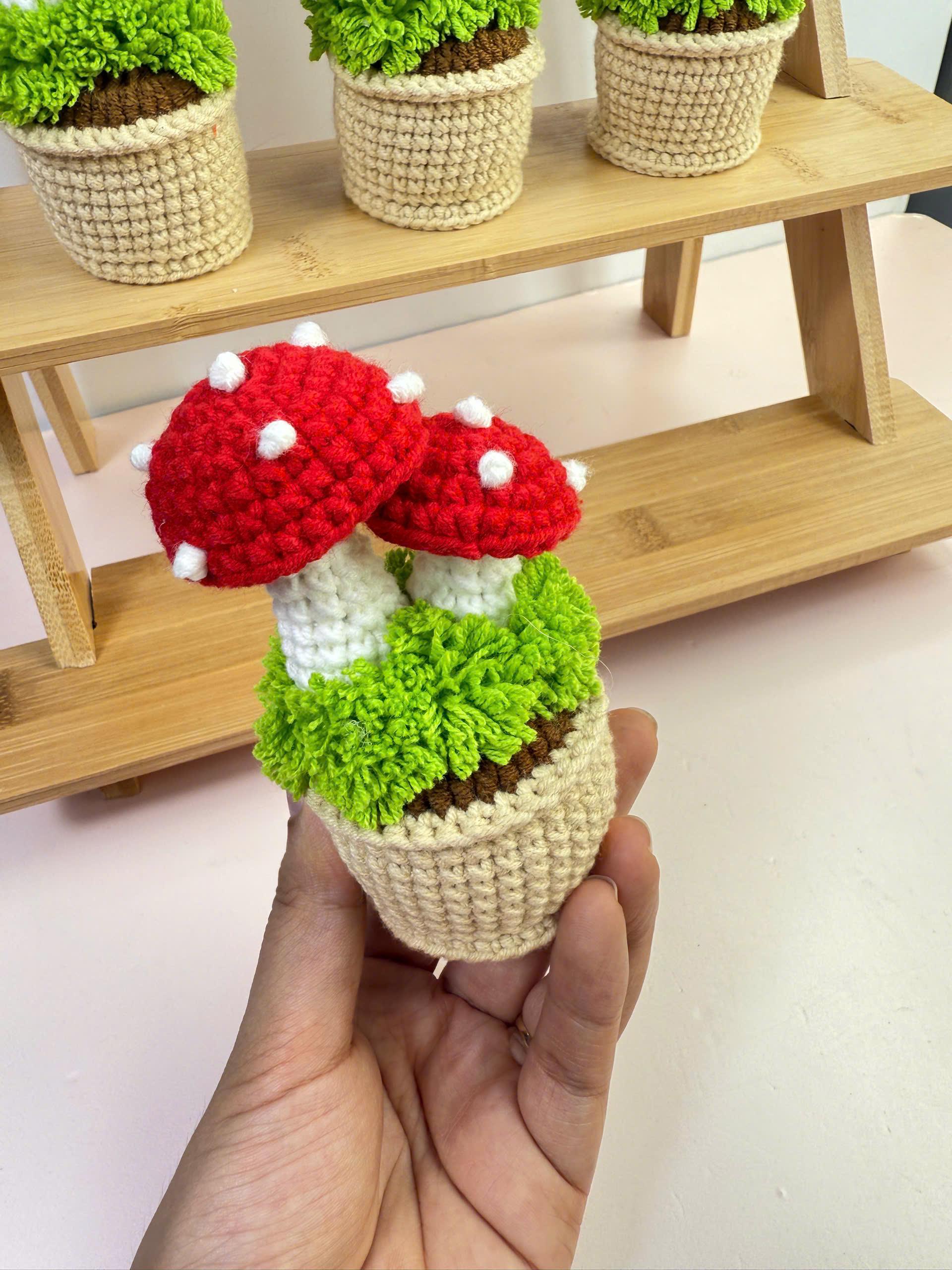 ミニハンドメイド植木鉢、3つ買うと1つ無料、かぎ針編みの鉢植えの花