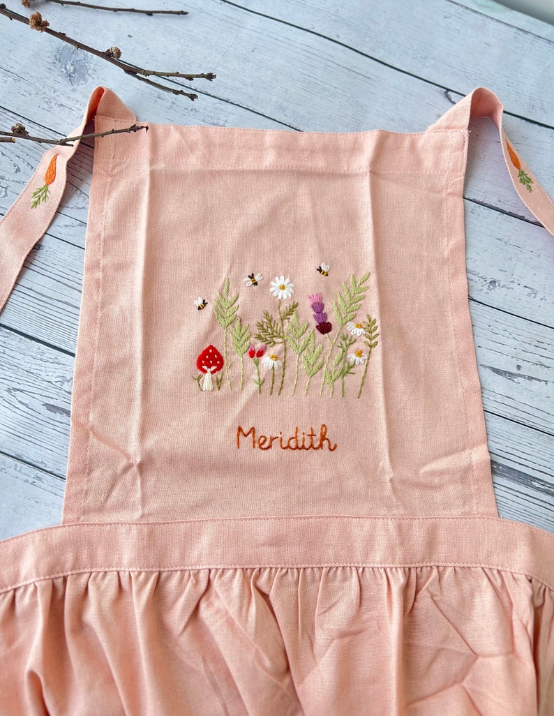 Personalized Hand Embroidered Apron Women, Floral Garden Embroidered Apron, Linen Apron, Gardening Apron,Kitchen Apron,Bee Apron,Daisy Apron image 9