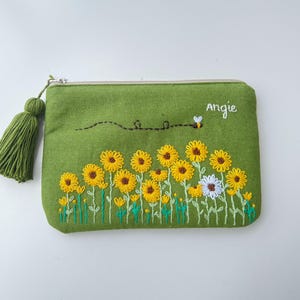 Bolsa de girasol bordada a mano personalizada, billetera de lino, bolsa de maquillaje hecha a mano, regalo de dama de honor, monedero de lino, bolsa con bordado de margaritas