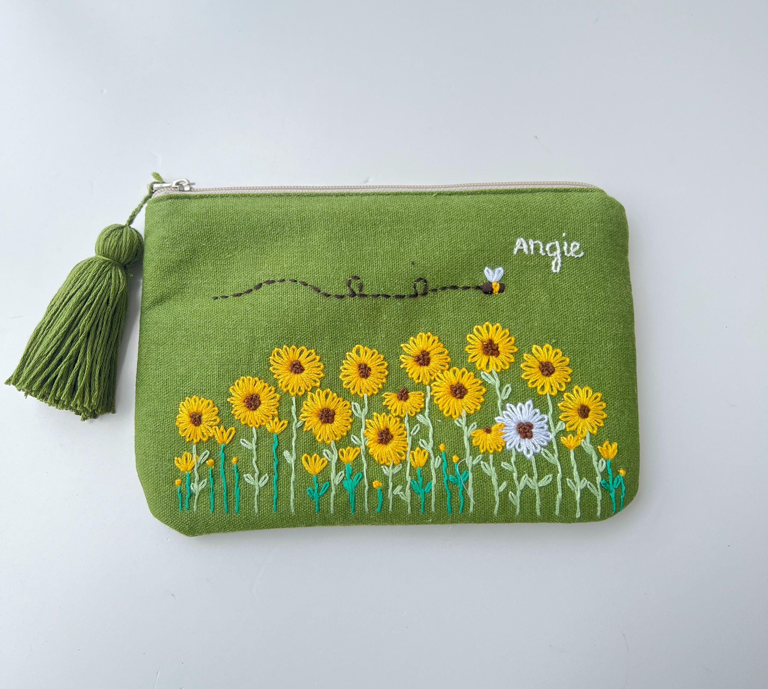 Personalized Hand Embroidered Sunflower Pouch, Linen Wallet, Handmade Makeup Bag, Bridesmaid Gift, Linen Coin Purse, Daisy Embroidery Bag