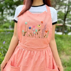 Wild Flower Hand Embroidered Apron Women, Personalized Apron, Custom Apron, Linen Apron, Gardening Apron, Kitchen Apron, Bee Apron