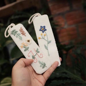 Vintage Hand Embroidered Custom Bookmark,  Flower Hand Embroidered Bookmark, Personalized Book Mark, Daisy Handmade Bookmark, Linen Bookmark