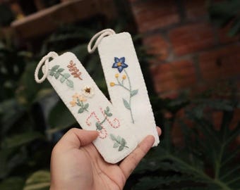 Vintage Hand gesticktes benutzerdefiniertes Lesezeichen, Blumen Hand gesticktes Lesezeichen, personalisierte Lesezeichen, Gänseblümchen handgemachtes Lesezeichen, Leinen Lesezeichen