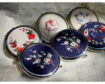 Miroir compact brodé de fleurs sauvages livré avec un sac à cordon, miroir de poche, miroir de broderie de fleurs, miroir de maquillage, miroir de demoiselle d'honneur