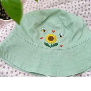 Personalized Hand Embroidered Linen Baby Bucket Hat, Toddler Bucket Hat, Beach Hat, Kid Hat, Baby Shower Gift,Baby Sun Hat,Neutral Baby Gift