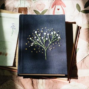 Botanisches personalisiertes Journal A6 A5, Hand besticktes Blumen-Notizbuch, Stoffbezug, Gänseblümchen-Journal, handgemachtes Vintage-Notizbuch, benutzerdefiniertes Journal