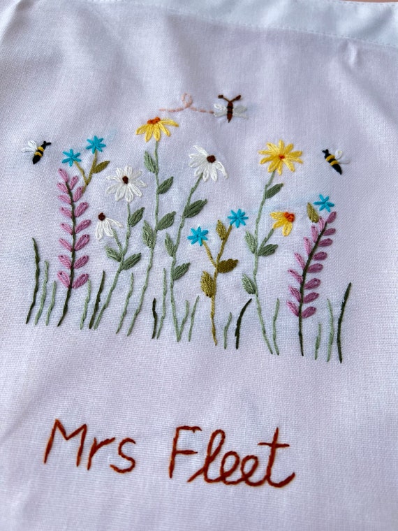 手刺繍エプロン レディース、花刺繍エプロン、リネンエプロン