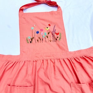 Wild Flower Hand Embroidered Apron Women, Personalized Apron, Custom Apron, Linen Apron, Gardening Apron, Kitchen Apron, Bee Apron