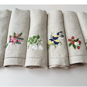 Floral Hand Embroidered Linen Napkins, Wildflower Linen Napkins, Personalized Napkin, Table Decor,  Reusable napkin, Flower Bouquet Napkins