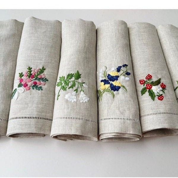 Floral Hand Embroidered Linen Napkins, Wildflower Linen Napkins, Personalized Napkin, Table Decor,  Reusable napkin, Flower Bouquet Napkins