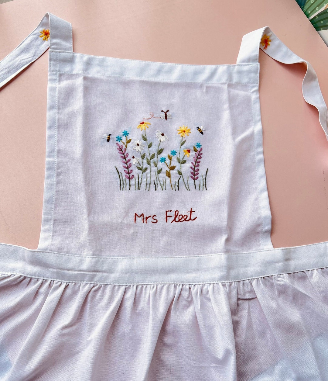 手仕事/手刺繍/エプロン/花刺繍/美しい 手仕事/手刺繍/エプロン/花刺繍/美しい 手仕事/手刺繍/エプロン/花刺繍