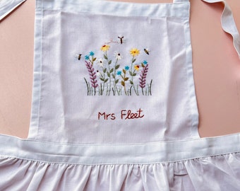 Personalized Hand Embroidered Apron Women, Floral Garden Embroidered Apron, Linen Apron, Gardening Apron,Kitchen Apron,Bee Apron,Daisy Apron