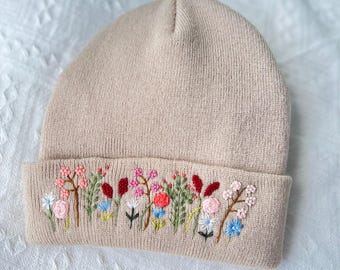 Hand Embroidered Beanie, Wild Flower Beanie, Daisy Beanie, Boho Beanie, Winter Hat, Christmas Gift, Birthday Gift
