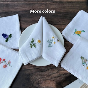 Daisy Embroidered Napkins, Hand Embroidered Linen Napkins, Wildflower Linen Dinner Napkins, Table Decor, Reusable napkin Set, Family Napkin