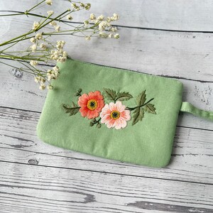 Personalized Hand Embroidered Flower Pouch, Linen Wallet, Handmade Makeup Bag, Bridesmaid Gift, Linen Coin Purse, Embroidery Bag