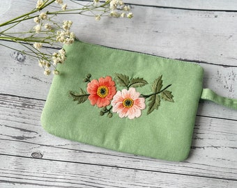 Personalized Hand Embroidered Flower Pouch, Linen Wallet, Handmade Makeup Bag, Bridesmaid Gift, Linen Coin Purse, Embroidery Bag