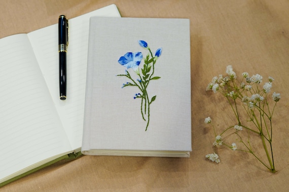 誕生月の花刺繍ノート A5 A6、パーソナライズされた手刺繍の花柄ノート