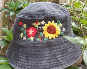 手刺繍のワイルドフラワーバケットハット、ヴィンテージ風の夏用