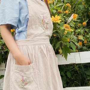 Floral Embroidered Apron For Women, Personalized Hand-Embroidered Apron, Linen Cotton Apron, Flower Embroidery Linen Apron, Custom Apron zdjęcie 3