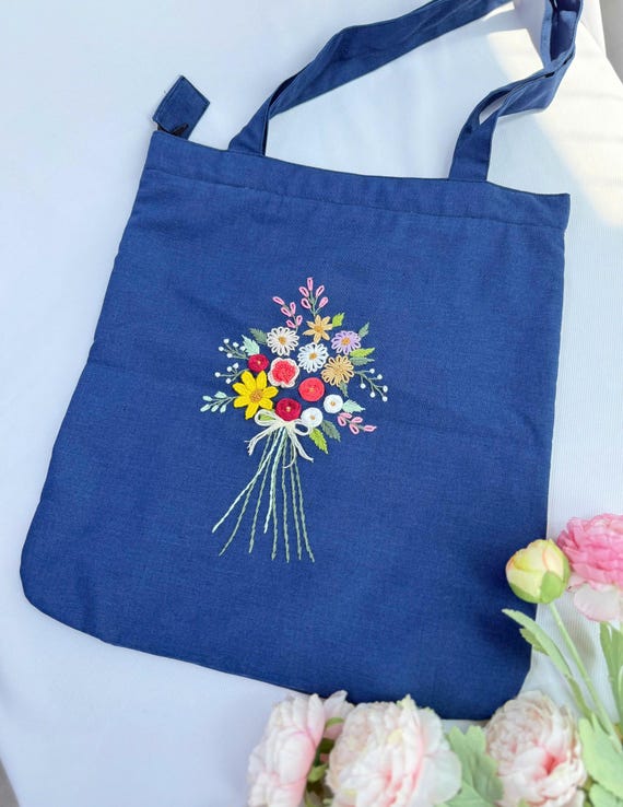 花束刺繍入りリネントートバッグ（ポケット付き）、ワイルドフラワー