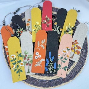 Hand Embroidered Custom Bookmark,  Flower Hand Embroidered Bookmark, Personalized Book Mark, Daisy Handmade Bookmark, Linen Bookmark