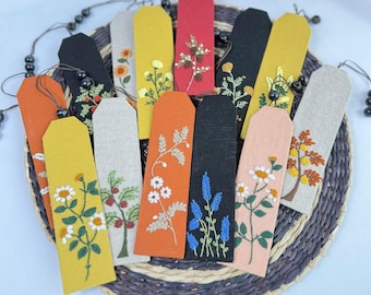 Hand Embroidered Custom Bookmark,  Flower Hand Embroidered Bookmark, Personalized Book Mark, Daisy Handmade Bookmark, Linen Bookmark