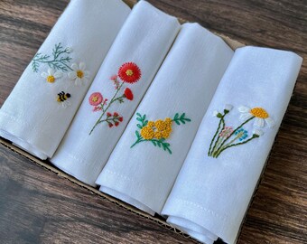 Floral Hand Embroidered Linen Napkins, Wildflower Linen Dinner Napkins, Table Decor,  Reusable napkin, Flower Bouquet Napkins