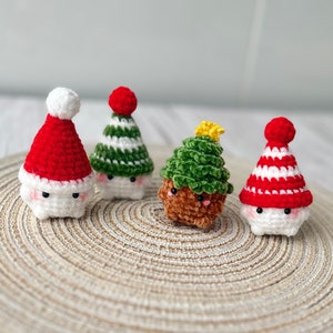Cute Christmas Mushroom Keychain, Crochet Mini Mushroom, Mushroom Themed Christmas Keychain, Christmas gift, Cute Keychain, Cute Gift.