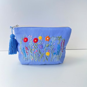 Trousse à cosmétiques personnalisée brodée à la main, Pochette à fleurs, Trousse en lin, Trousse de maquillage faite main, Cadeau de demoiselle d'honneur, Porte-monnaie en lin, Pochette à broder