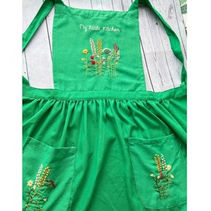 Personalized Hand Embroidered Apron Women, Flower Garden Embroidered Apron, Linen Apron, Gardening Apron, Kitchen Apron, Daisy Apron zdjęcie 7