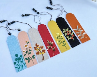 Hand Embroidered Custom Bookmark,  Flower Hand Embroidered Bookmark, Personalized Book Mark, Daisy Handmade Bookmark, Linen Bookmark